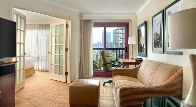 Четырёхместный люкс c 1 комнатой Atlanta Marriott Suites Midtown