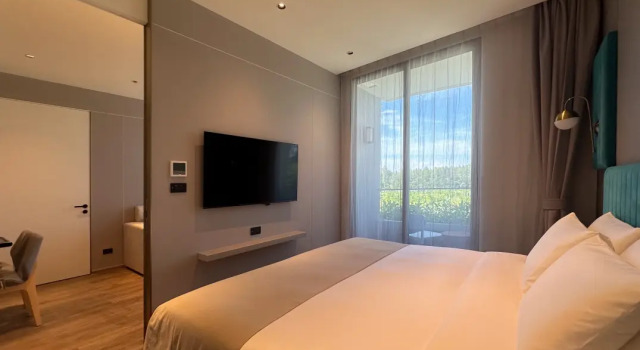 Двухместный полулюкс с балконом Отель La Green Hotel & Residence Пхукет