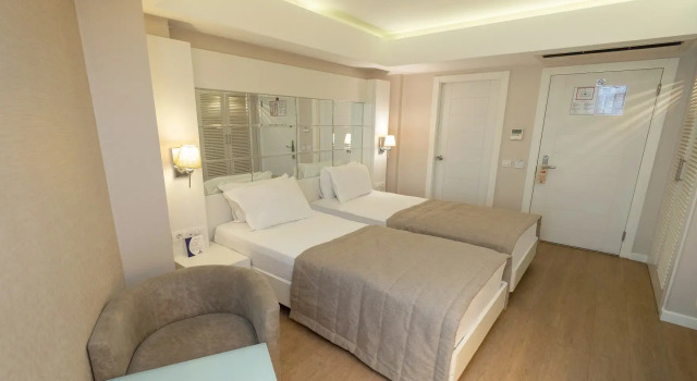 Семейный люкс с видом на море Alesta Yacht Hotel
