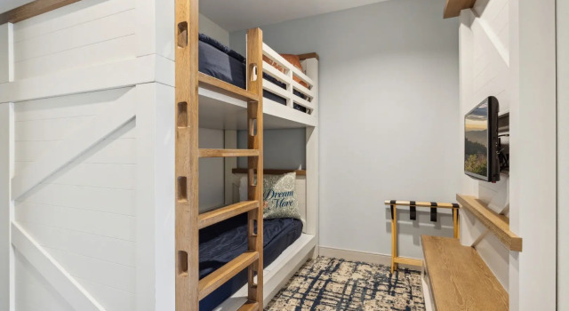 Четырёхместный семейный люкс Dollywoods DreamMore Resort and Spa