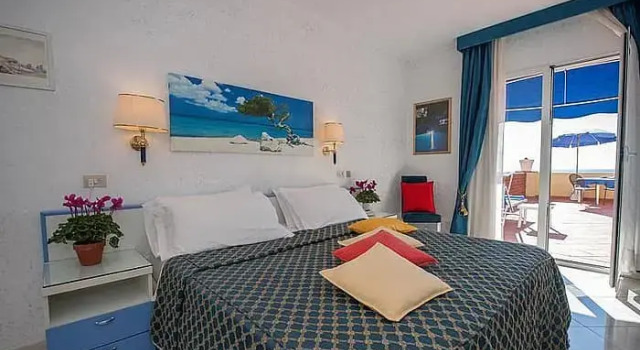Dublu suite junior cu vedere la mare Hotel Weber Ambassador