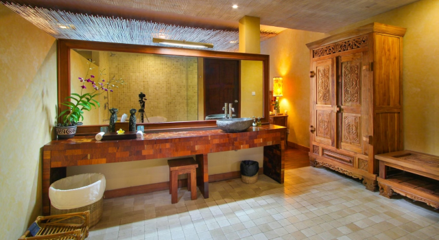 Двухместный люкс с видом на бассейн Kupu Kupu Barong Villas and Tree Spa
