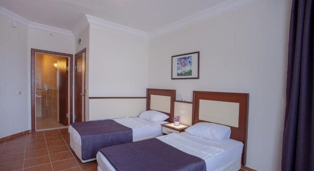 Четырёхместный полулюкс Семейный Kaila City Hotel
