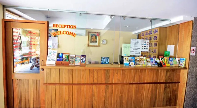 Phrom Charoen Hotel, Забронировать Отель Отели Южного Таиланда с парковкой, Парковка