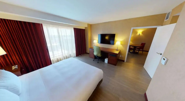 Двухместный полулюкс Hilton Charlotte Uptown