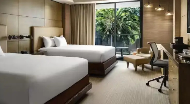Четырёхместный Accessible  номер Deluxe Hotel La Jolla, Curio Collection by Hilton