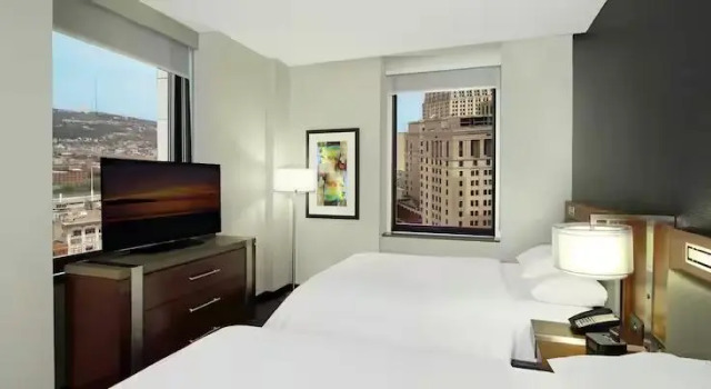 Люкс с 2 комнатами Embassy Suites Pittsburgh Downtown