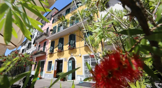 B&B in Piazzetta, Book Bed and Breakfast Hoteller i Sarzana med parkering, Parkering