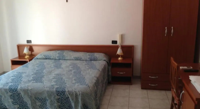 Food B&B Royal Coast, Забронировать Отель «постель и завтрак» Отели Сан-Джованни-Ротондо с парковкой, рядом с Святилище Падре Пио, Парковка