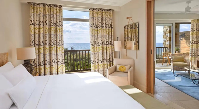 Двухместный люкс Premium c 1 комнатой с балконом и с видом на море The Westin Resort, Costa Navarino
