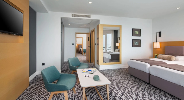 Люкс Skyline Premium с балконом и с видом на море Royal Neptun Hotel