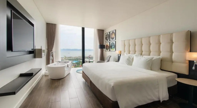 Двухместный люкс Presidential Hotel Soleil Ha Long, Trademark Collection by Wyndham