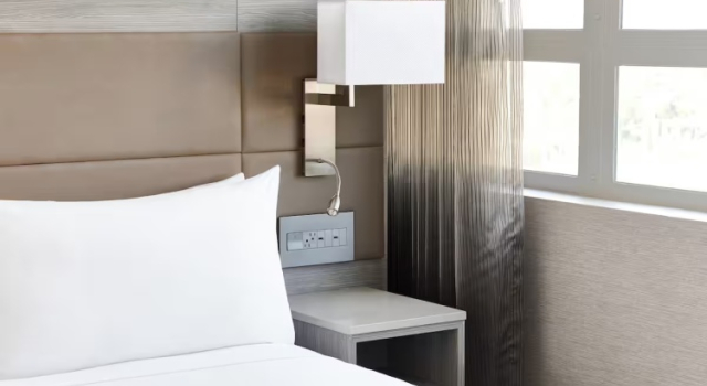 Четырёхместный люкс c 1 комнатой AC Hotel by Marriott Beverly Hills