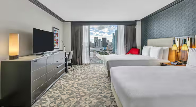 Люкс c 1 комнатой с видом на залив Hilton Miami Downtown