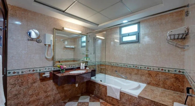 Двухместный люкс Lotus Howard Johnson Plaza by Wyndham Dubai Deira