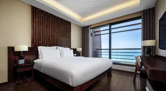 Апартаменты люкс Deluxe с 3 комнатами с видом на океан Pullman Oceanview Sanya Bay Resort & Spa