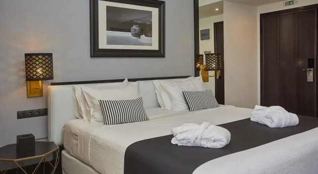 Семейный номер Deluxe Athenian Riviera Hotel& Suites