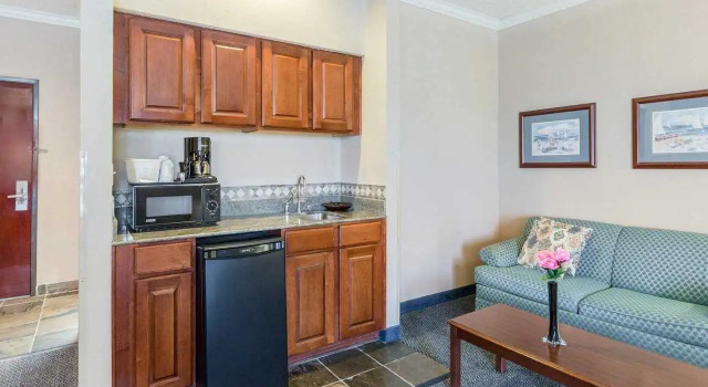 Двухместный люкс Quality Inn & Suites Seabrook- NASA- Kemah