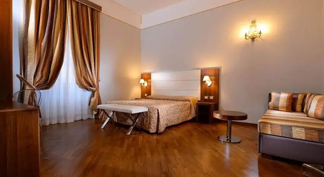 Семейный люкс Hotel Golden