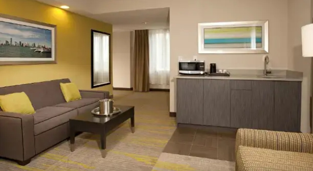 Люкс Superior Comfort Suites Miami Airport North