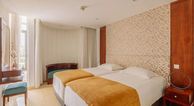 Двухместный полулюкс Grand c 1 комнатой Muthu Clube Praia da Oura