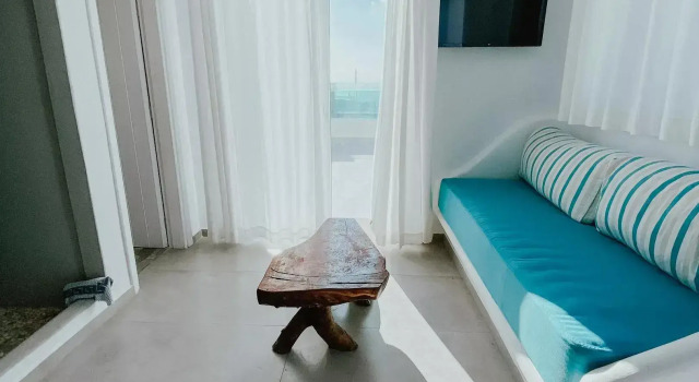 Двухместный полулюкс с бассейном с видом на море Eternal Suites