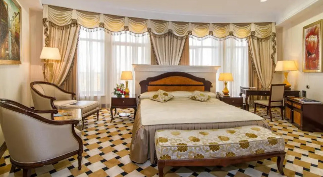 Люкс Executive с 2 комнатами Royal Tulip Алматы