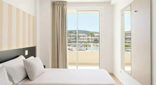 Suite Magnus с видом на бассейн Fergus Club Mallorca Waterpark