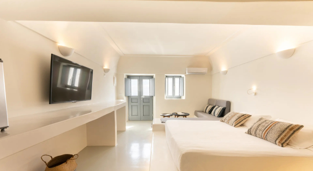 Двухместный люкс Honeymoon with Outdoor Hot Tub с видом на Кальдеру Cilon Suites Santorini