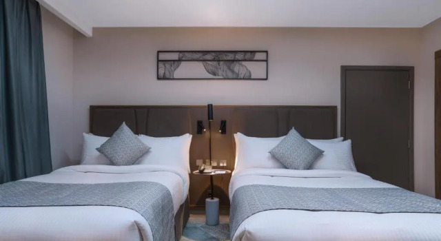 Люкс Al Majaz с 2 комнатами Hotel Holiday International