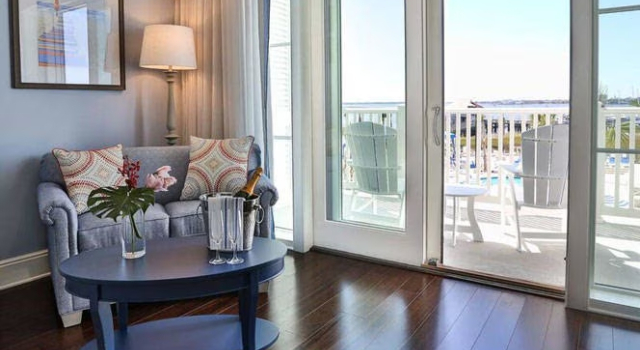 Двухместный номер Harbor Deluxe с балконом и с видом на гавань The Beach Club at Charleston Harbor Resort and Marina