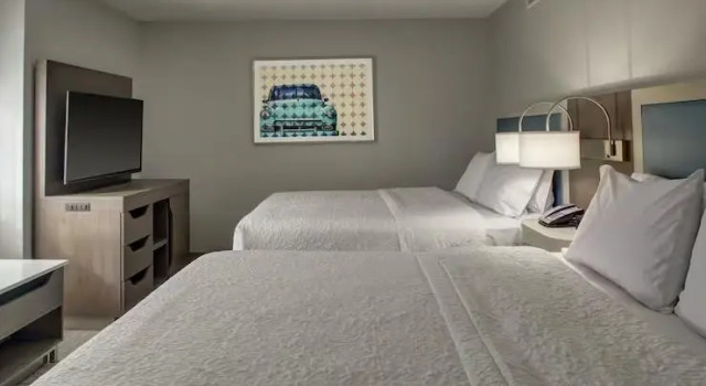 Люкс c 1 комнатой Hampton Inn & Suites Miami Airport South/Blue Lagoon