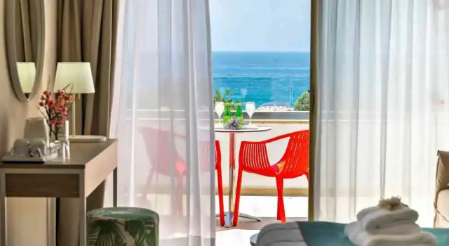 Двухместный полулюкс с видом на море Leonardo Laura Beach & Splash Resort