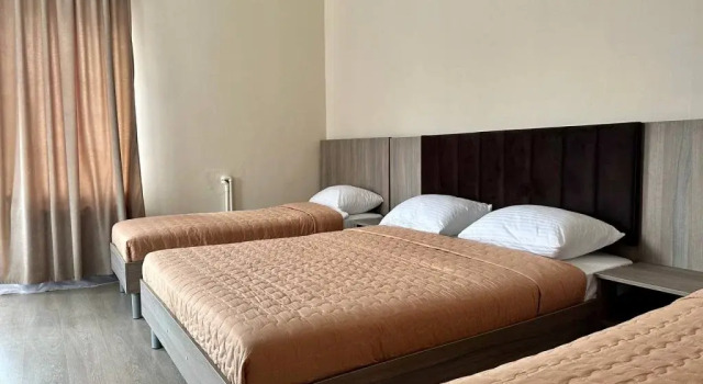 Четырёхместный полулюкс с балконом Гостевой дом  Come Inn на Кленовой