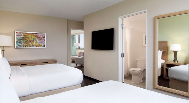 Люкс с 2 комнатами с видом на залив Embassy Suites by Hilton Tampa Airport Westshore
