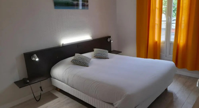 Hotel De France, Rezerwuj Hotel Hotele w Charente-Maritime z parkingiem, Parking