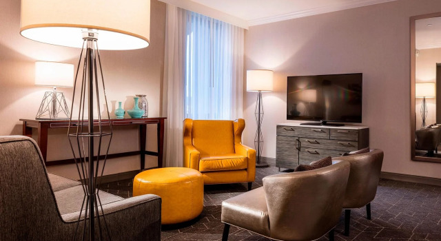 Двухместный полулюкс Renaissance Providence Downtown Hotel