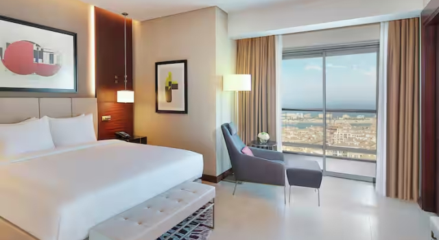 Люкс Skyline с 2 комнатами с балконом и с видом на море Hilton Doha The Pearl
