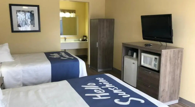 Четырёхместный номер Days Inn by Wyndham Cape Carteret