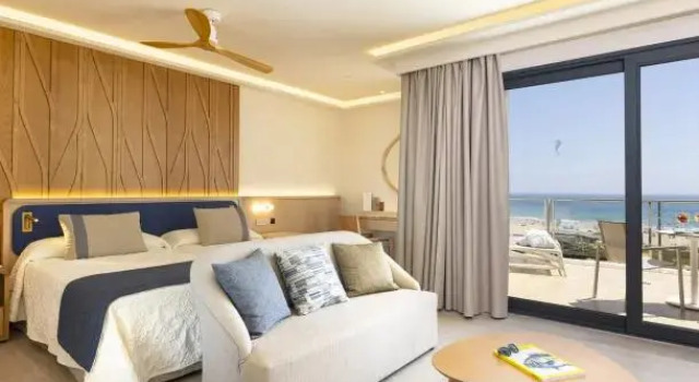 Полулюкс Serenity seafront Hipotels Barrosa Palace & Spa