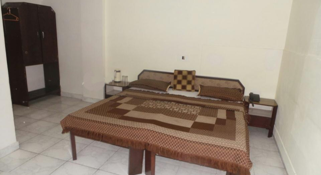 Baseraa Hotel, Rezervovat Hotel Rišikéš Uttarakhand