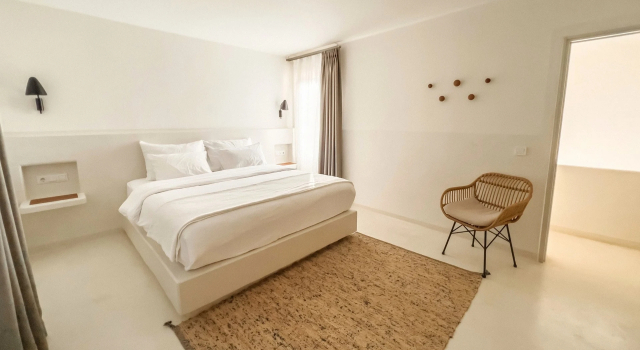 Четырёхместный люкс Deluxe с балконом и с видом на море Pilos Suites