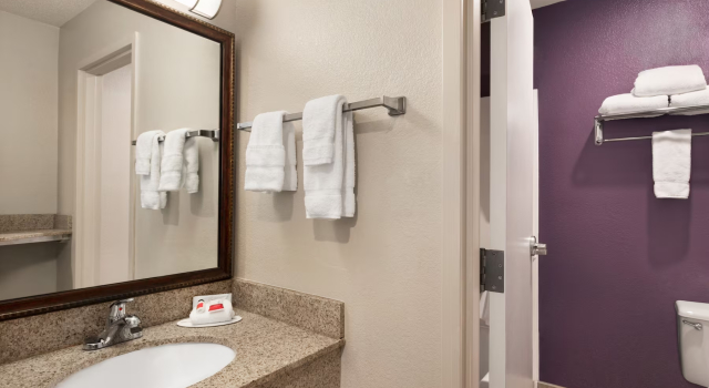 Четырёхместный люкс Studio Baymont by Wyndham Springfield I-44
