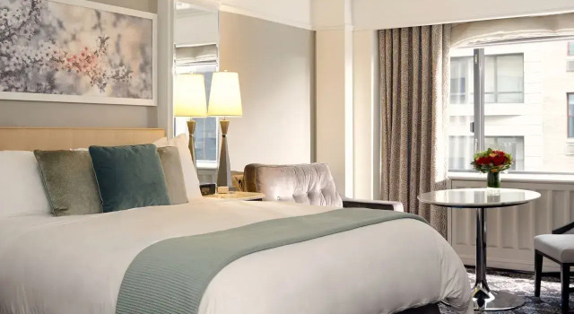Номер Grand Loews Regency New York Hotel