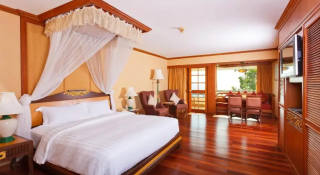 Двухместный люкс Jacuzzi Ocean Diamond Cliff Resort & Spa, Patong Beach