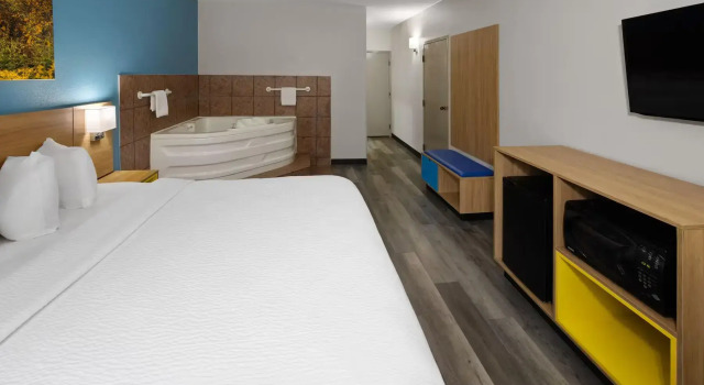 Двухместный Studio Suite Days Inn & Suites by Wyndham Northwest Indianapolis