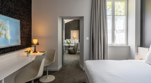 Люкс 118 Aliénor D'Aquitaine Hôtel La Monnaie Arty & Spa