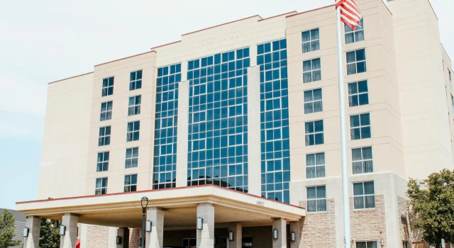 Hotel Topeka at City Center, Reserva ahora Hotel Topeka Kansas