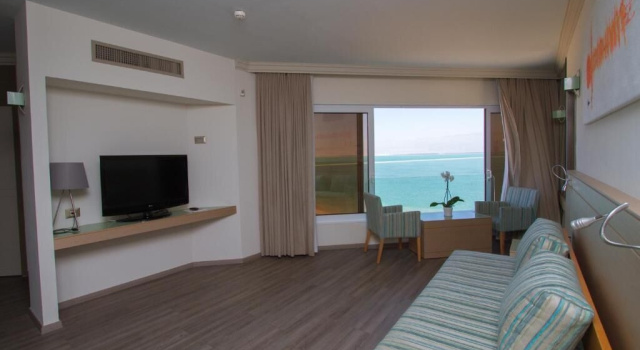 Двухместный полулюкс Vert Dead Sea by AFI Hotels
