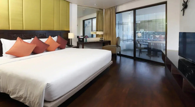 Люкс с террасой с 2 комнатами с видом на океан Le Meridien Phuket Beach Resort